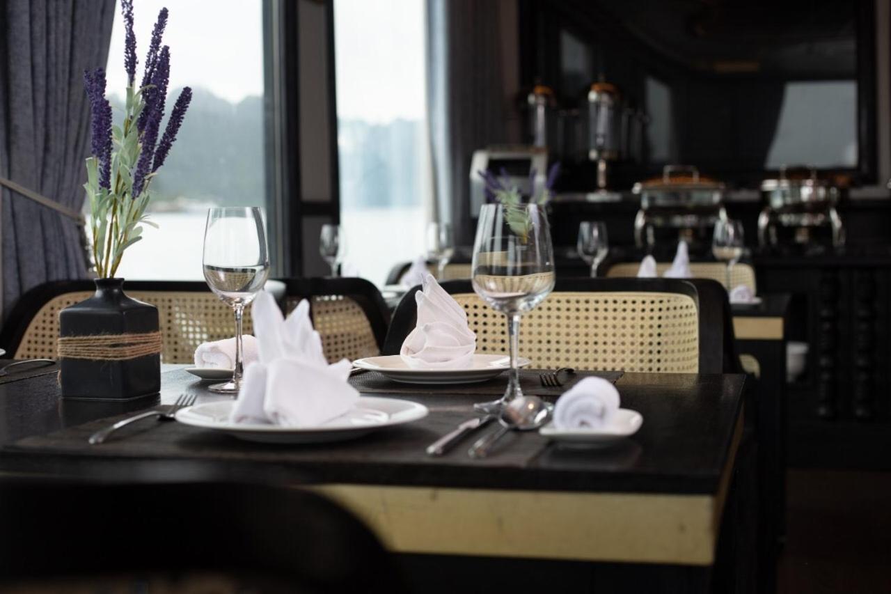 Madeline Cruises Hotel Hạ Long-öböl Kültér fotó
