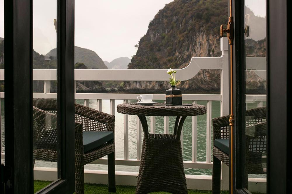 Madeline Cruises Hotel Hạ Long-öböl Kültér fotó